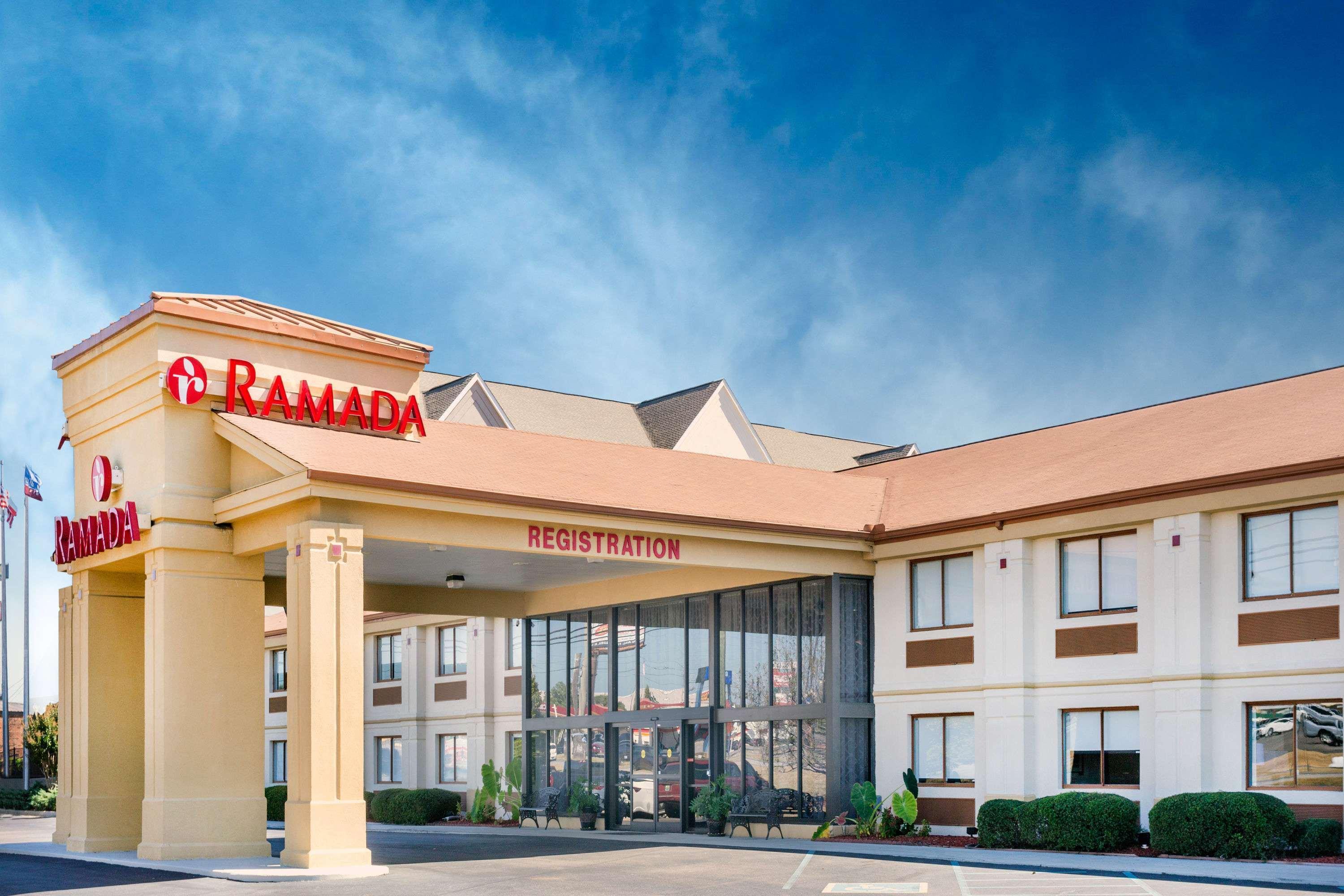 Ramada By Wyndham Tuscaloosa Hotel Exterior foto